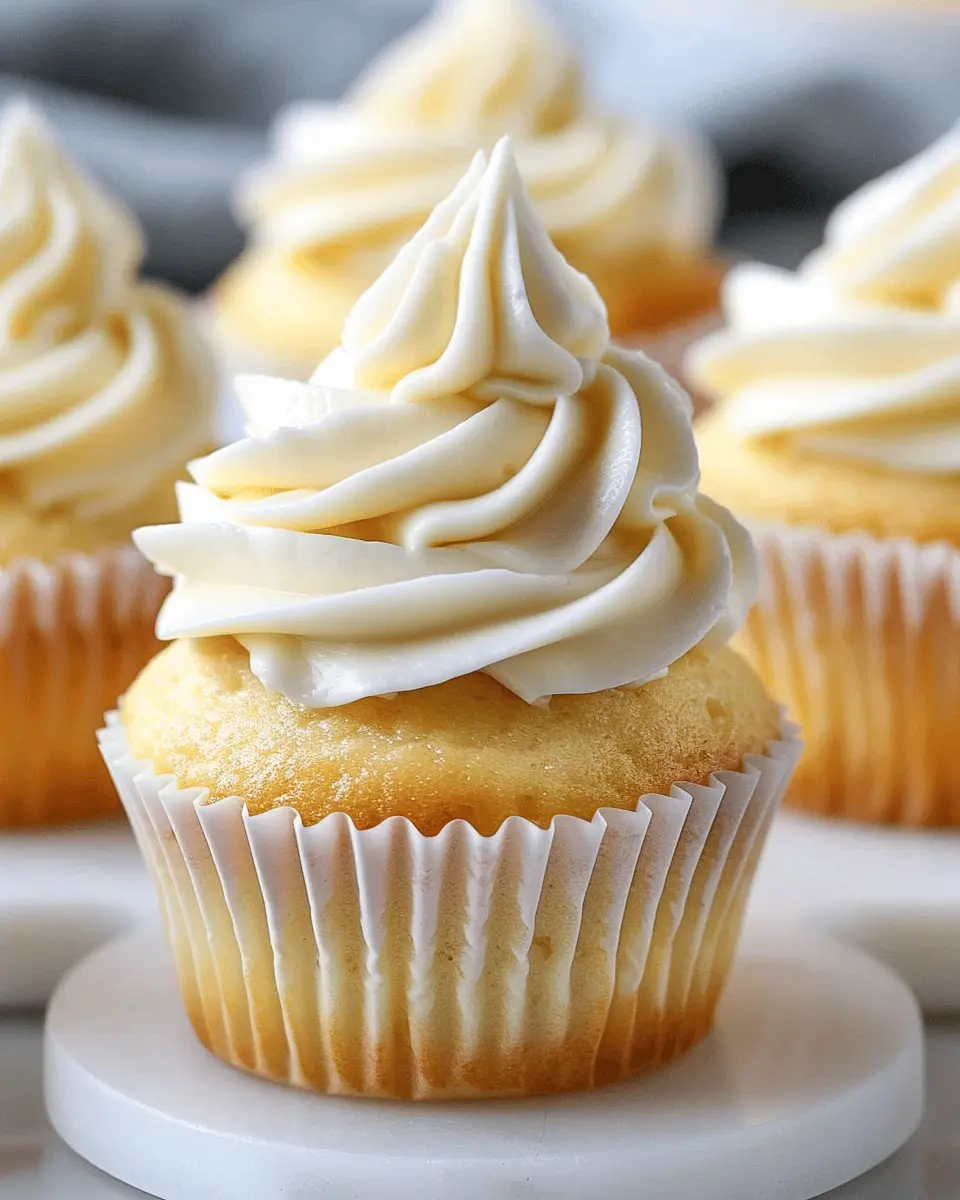 Irresistible Easy Vanilla Cupcakes with Buttercream: A Sweet Treat